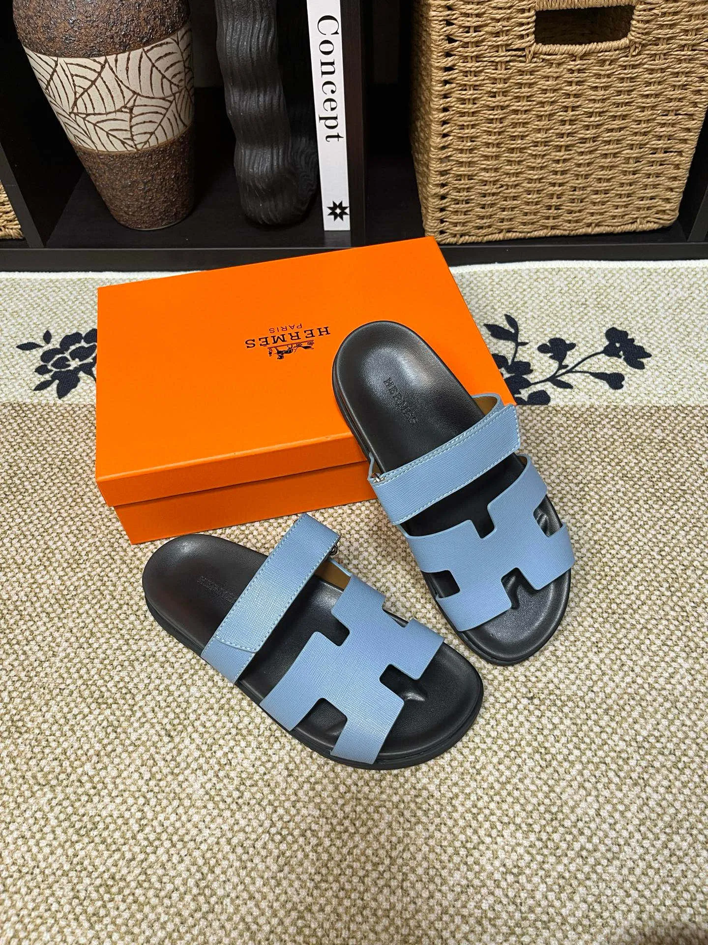 P300 Long-term stock Hermes men’s Kazimir slippers for couples - top quality woven calfskin functional sandals with intertwined uppers inspired by the “H” iconic pattern to create a casual look, perfect for summer. Imported cowhide + cowhide lining + TUP outsole Size: 35-46